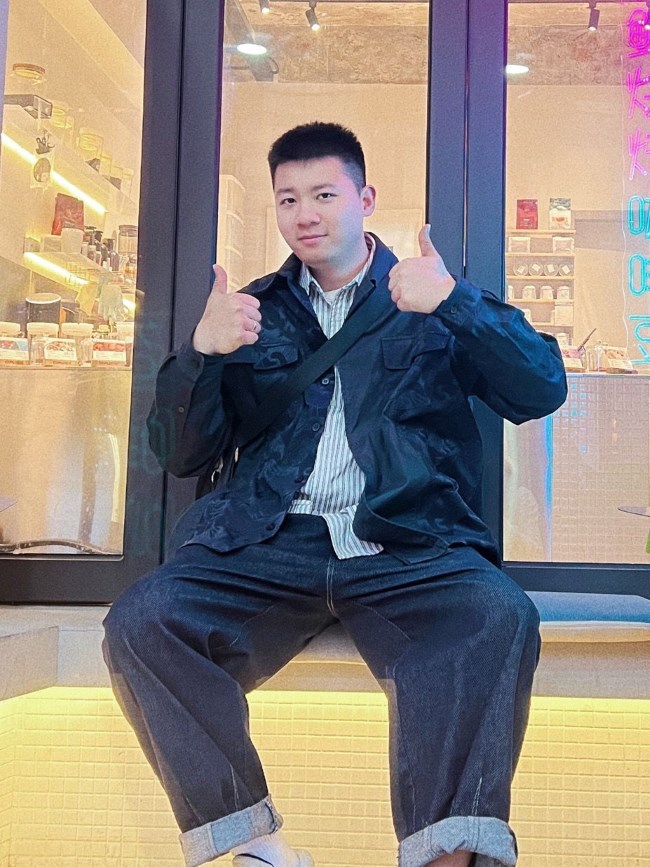 ���˸�׳�к�